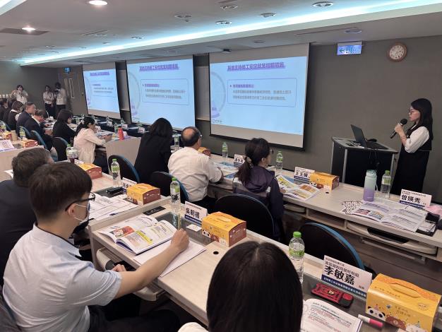 圖說3-本場座談會中也分享因應關稅滾動調整的「支持勞工安定就業措施」，希冀協助企業掌握勞動部協助資源。_Instructions for literal