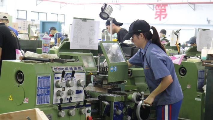 圖6.打破刻版印象，越來越多女性選手投入車床技能領域。_Instructions for literal