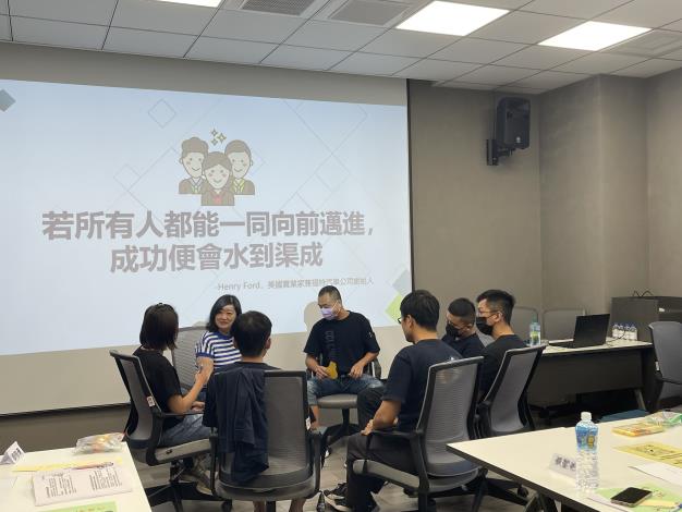 勞動部鼓勵減班休息企業自行規劃適合課程，於減班休息期間充電勞工職能、提升企業競爭力！_Instructions for literal