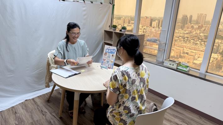 職涯門診諮詢服務不僅是幫忙民眾尋職，更是透過暖心陪伴讓其步步紮實前行、實現理想_Instructions for literal