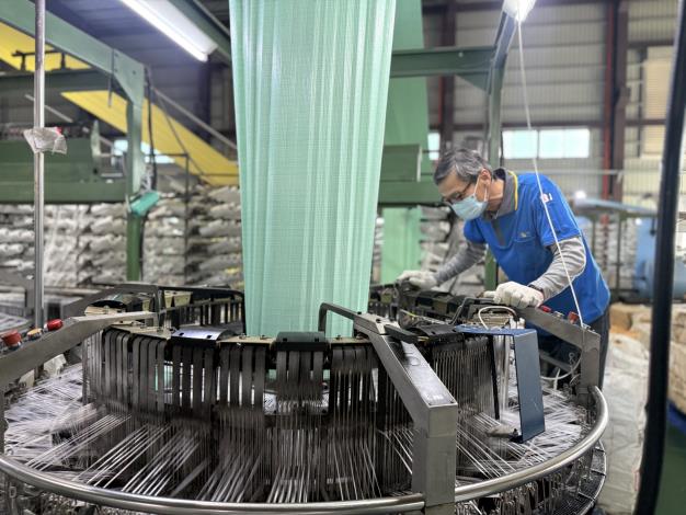 阿坤因美國關稅影響而致失業，所幸嘉義就業中心透過多項就業促進工具，協助他順利就業、續寫職涯新篇章_Instructions for literal