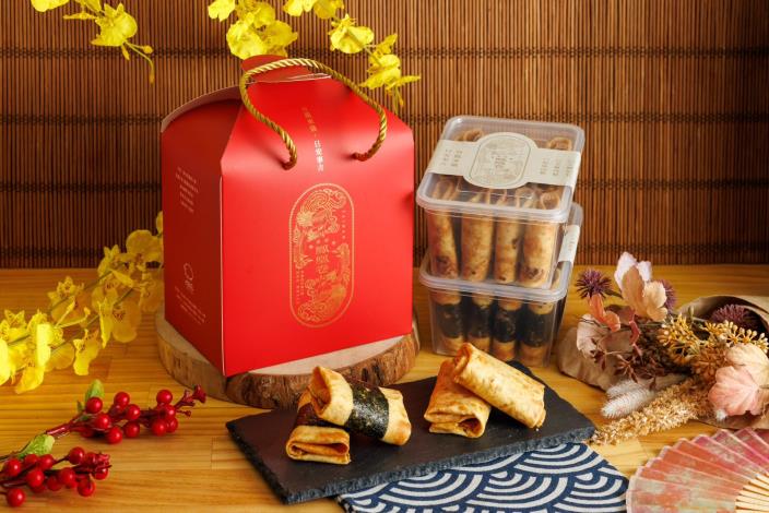 圖1.臺南「日安良食」推出「鳳凰尊爵禮盒」，主打酥脆扎實的「鳳凰卷」產品，口味可自由搭配。_Instructions for literal