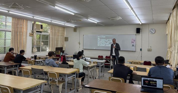 企業也可主動利用減班休息時段，依公司需求規劃客製化訓練課程，最高補助350萬元。_Instructions for literal