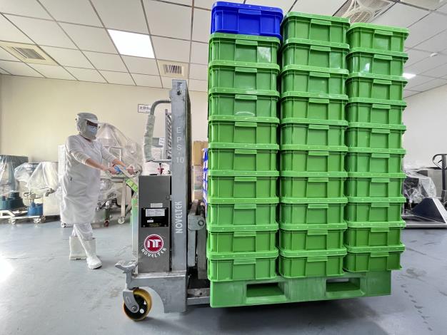 「職務再設計」方案可協助勞工排除工作障礙、提升工作效率，相關改善費用，每人每年可申請補助最高10萬元。_Instructions for literal