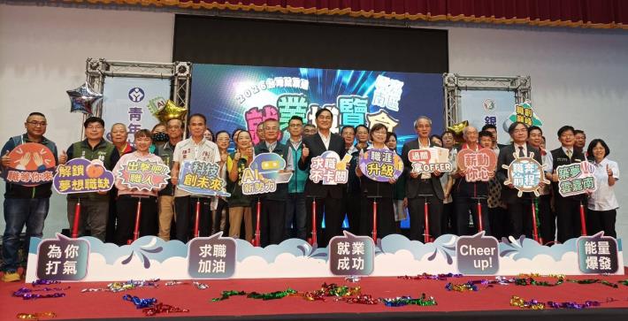 勞動力發展署副署長施淑惠等多位貴賓都出席就博會活動勉勵求職者。_Instructions for literal