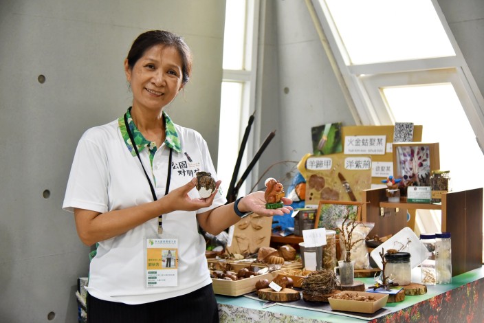 透過勞動部多元培力就業計畫重返職場，讓年過60的劉秋芳開展不一樣的職涯道路。.JPG_Instructions for literal