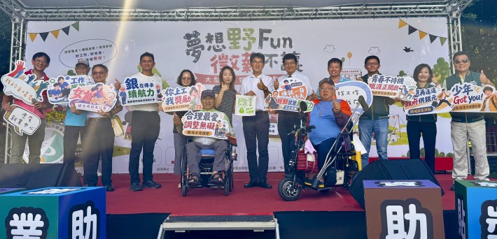 長期擔任中央跟地方連結橋樑的立法委員劉建國也到場共襄盛舉，期許廠商及求職者都順利找到千里馬及伯樂。_Instructions for literal