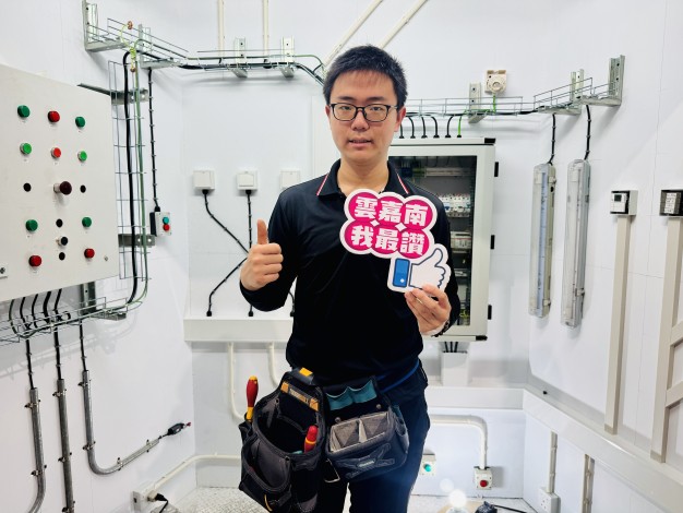 圖1.雲嘉南分署電氣裝配職類國手紀軍焱正代表台灣出征上海2026國際技能競賽。_Instructions for literal