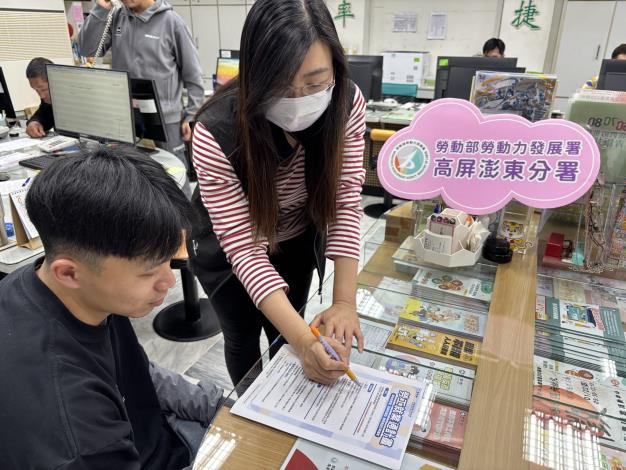 2.透過勞動部「勞工就業通計畫」的協助，已有許多像阿雄一樣受國際情勢影響的勞工成功重返職場(示意圖，非本人).JPG_Instructions for literal