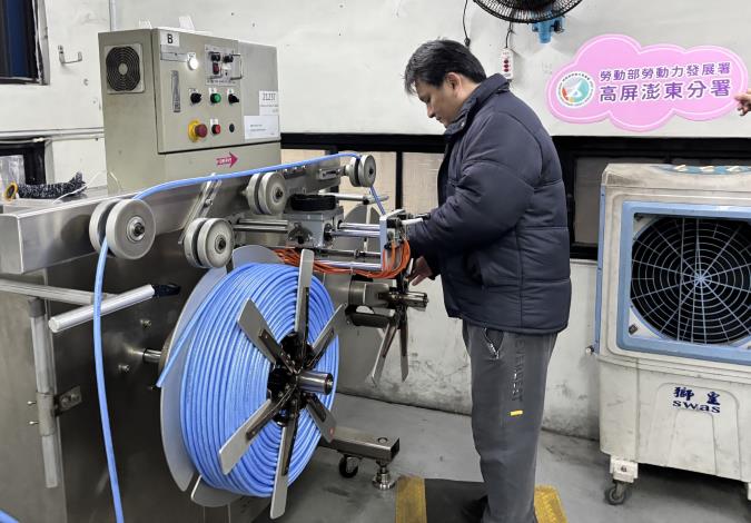 1.阿雄在高分署潮州就業中心協助及勞動部「勞工就業通計畫」支持下，順利獲得新公司賞識，重返職場.JPG_Instructions for literal