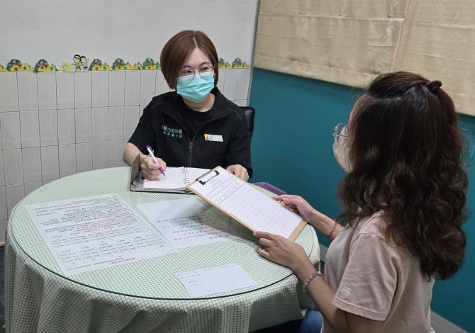 照片01.勞動部澎湖就業中心運用該計畫，成功協助返鄉青年小花（化名）順利率取幼兒園幼教老師一職（示意圖非本人）。_Instructions for literal